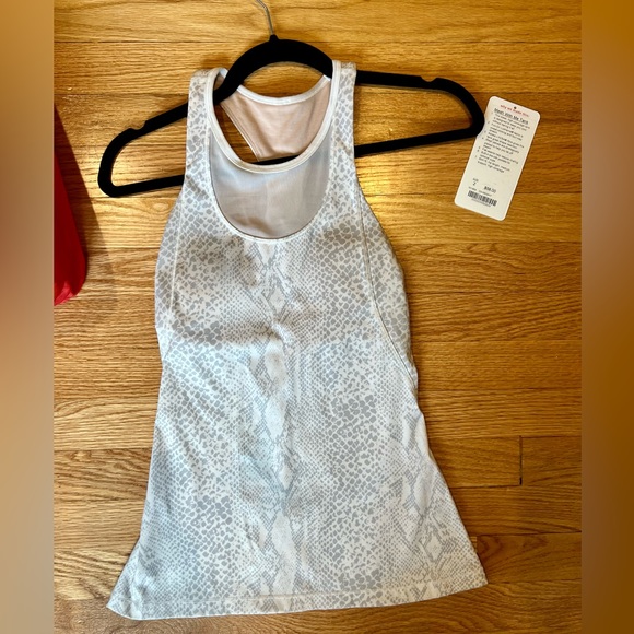 Lululemon Mesh with me Tank - white- size 2- great condition - Picture 8 of 9
